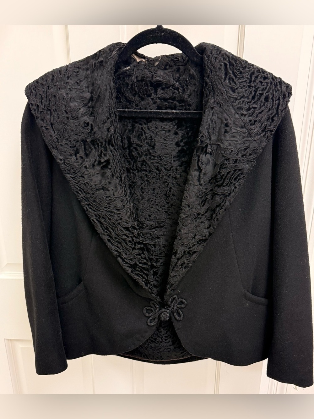 1940’s Vintage Black Wool Swing Jacket Persian Lamb Fur Collar Topper Coat - S